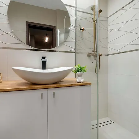 Wieckowskiego Comfortable In Center By Renters * Lodz (Lodz)